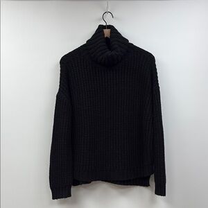 Vakkorama Chunky Knit Turtleneck Pullover Sweater Minimalist Black Medium